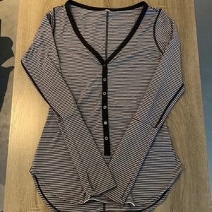 Lululemon Long Sleeve Henley in Grey Stripe size 6